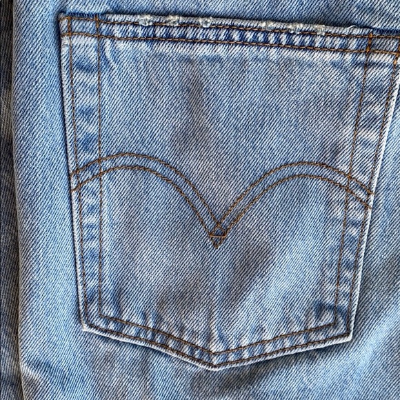 Levi’s Wedgie Light Wash Jeans - Picture 4 of 8